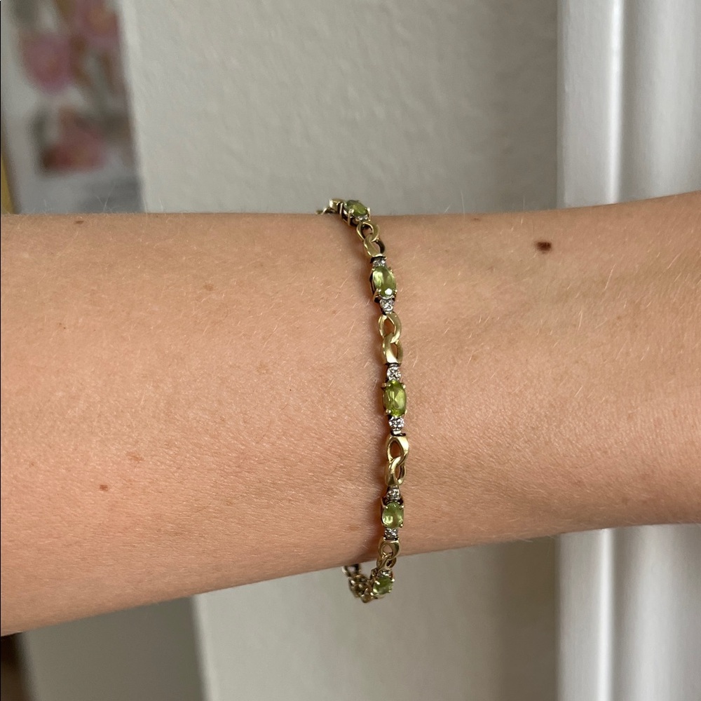 🌞 Elegant Peridot Bracelet